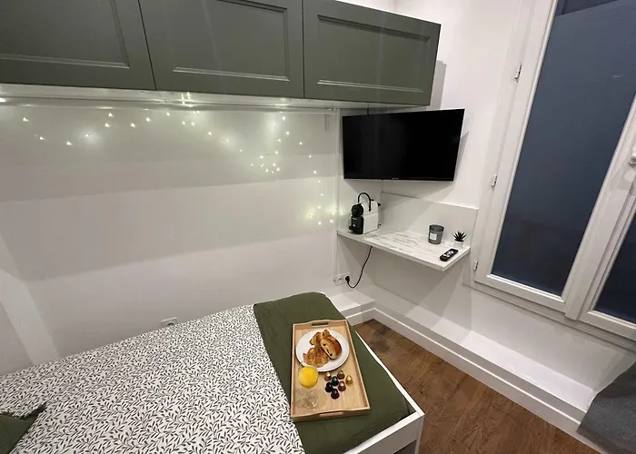 326 New Hugo - Tiny Center